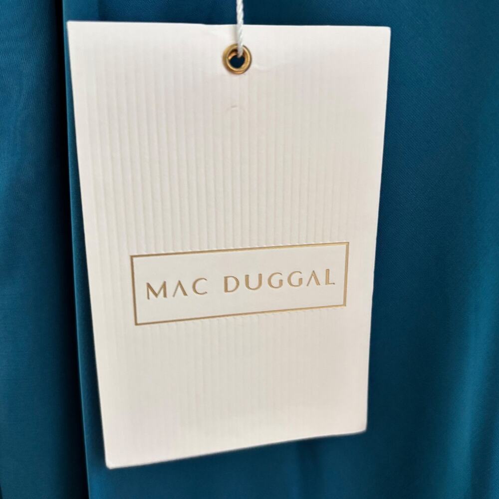 Mac Duggal 14 - Picture 8 of 10